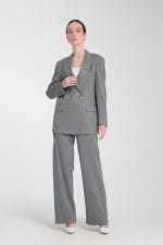 Gri Çizgili Desen Bol Paça Pantolonlu Kadın Takım Elbise - Görsel 3