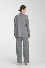 Gri Çizgili Desen Bol Paça Pantolonlu Kadın Takım Elbise - Görsel 4