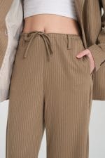 Kahve Çizgili Desen Bol Paça Pantolonlu Kadın Takım Elbise - Görsel 6